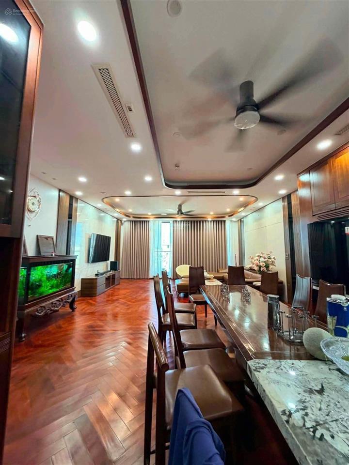 Có 102! mặt phố hoàng cầu, ôtô tránh vỉa hè 3m, mặt tiền 5m, kd đỉnh 60m*9t thang máy, dt 1.5tỷ/năm
