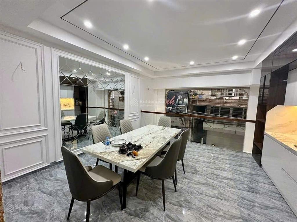 Hàng hiếm! hoàng cầu phân lô ô tô sát quận ủy 68m*8t thang máy kd dt 1 tỷ/năm ở cực vip dân trí cao