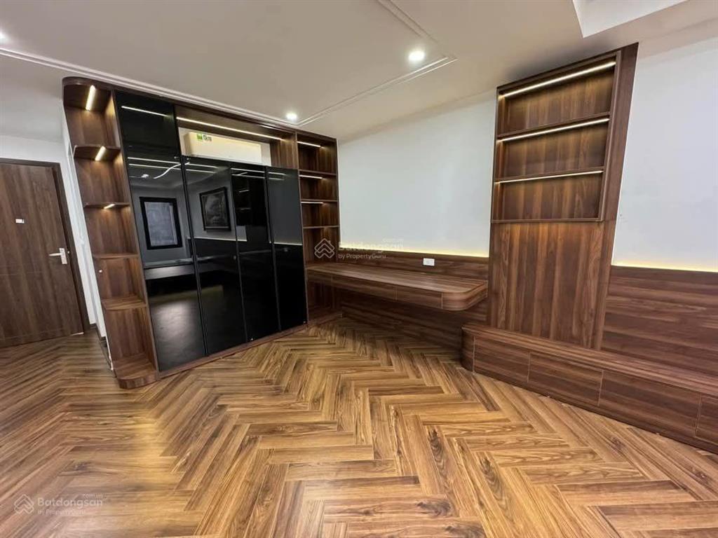 Hàng kín! láng hạ phân lô ô tô tránh vỉa hè, 75m2*8t thang máy mới cứng, kd sầm uất, dt 1,5 tỷ/năm