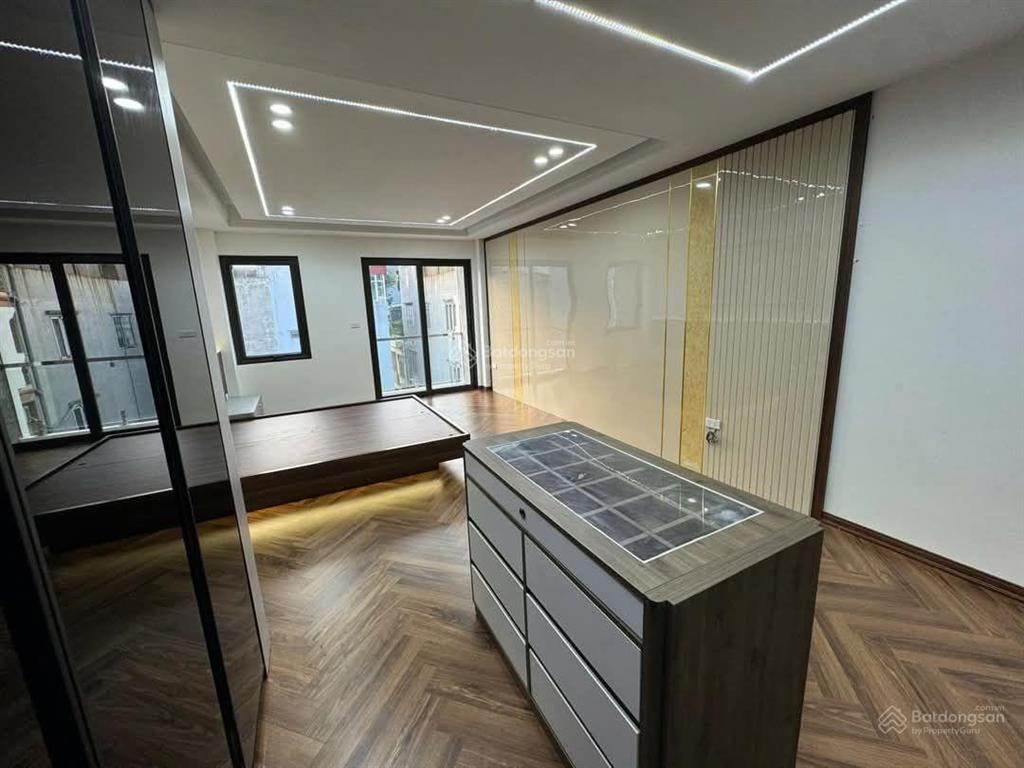 Hàng kín! láng hạ phân lô ô tô tránh vỉa hè, 75m2*8t thang máy mới cứng, kd sầm uất, dt 1,5 tỷ/năm