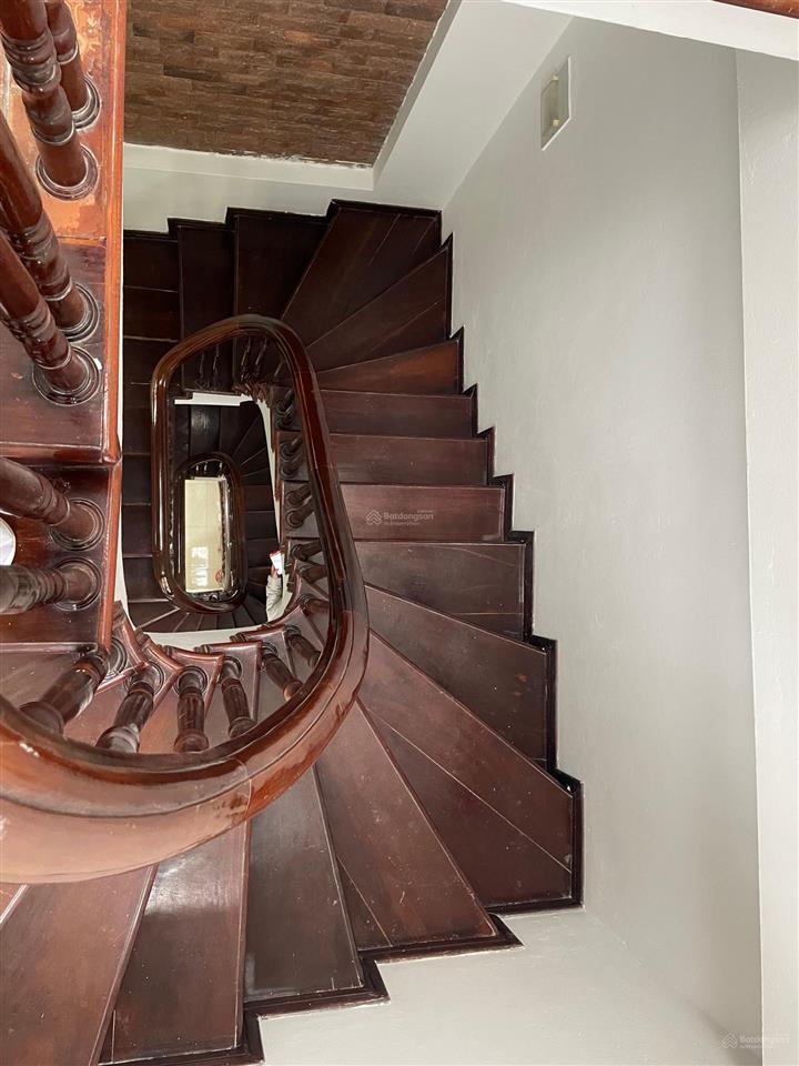 Bán nhà thuỵ khuê đẹp ở ngay  40m2  3 ngủ 2 thoáng  10m oto giá chỉ 8.55 tỷ