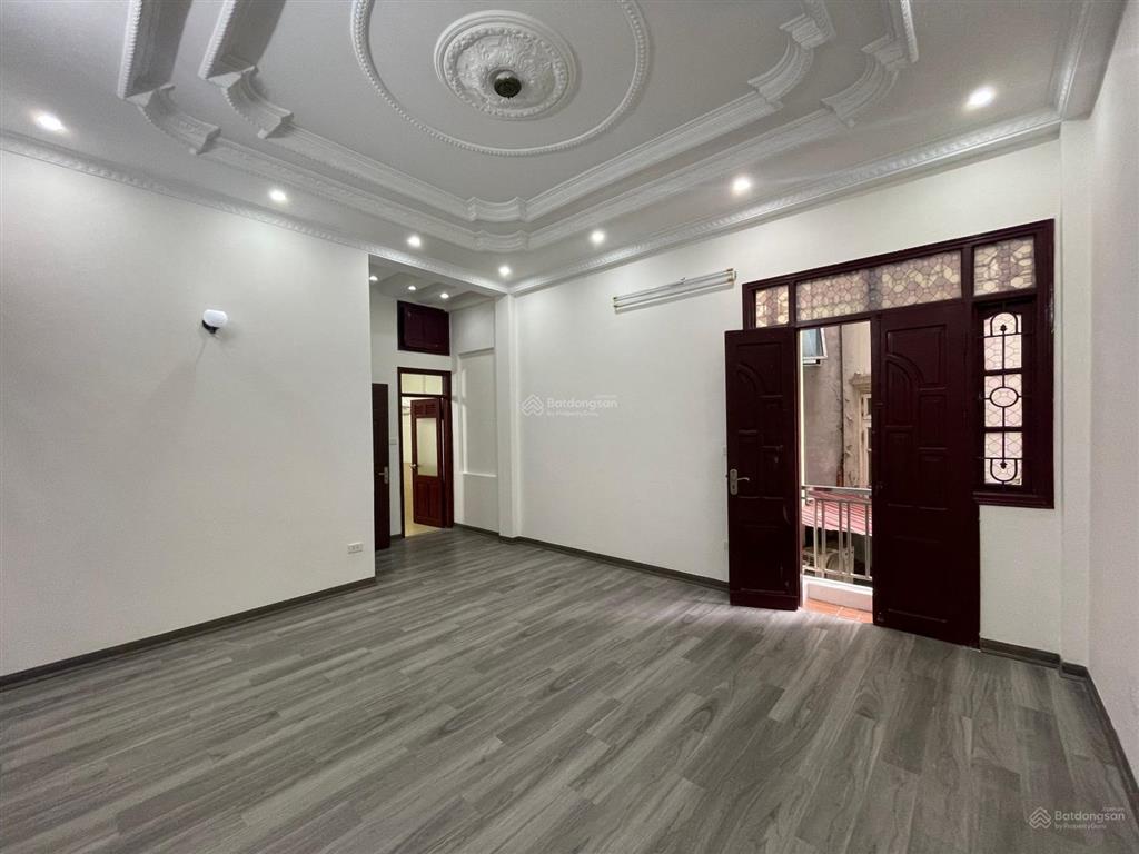 Bán nhà thuỵ khuê đẹp ở ngay  40m2  3 ngủ 2 thoáng  10m oto giá chỉ 8.55 tỷ