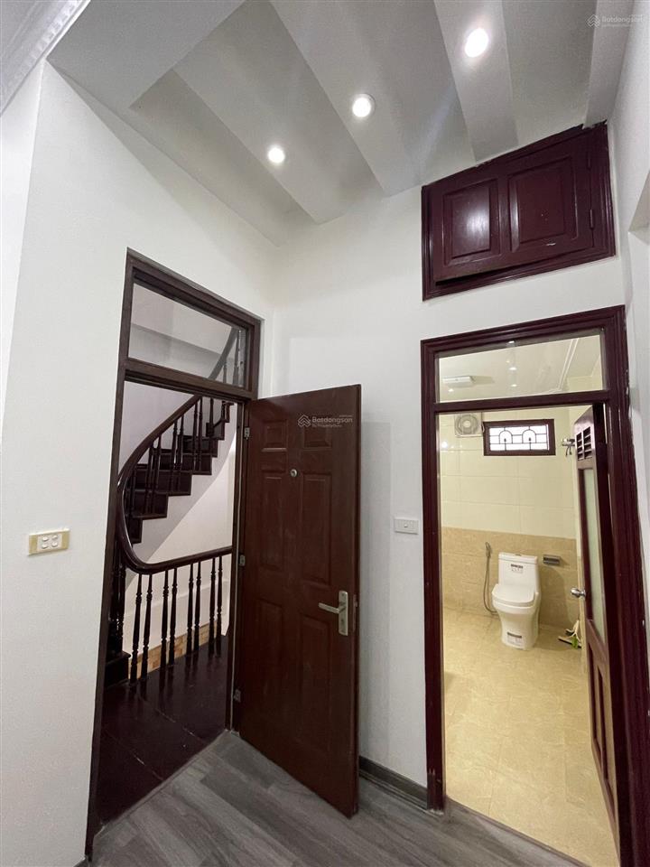 Bán nhà thuỵ khuê đẹp ở ngay  40m2  3 ngủ 2 thoáng  10m oto giá chỉ 8.55 tỷ