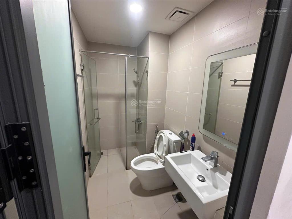 Siêu rẻ 102 3pn2wc, nội thất cơ bản, trống sẵn, giá chỉ 11 triệu/tháng.  xem nhà 24/7