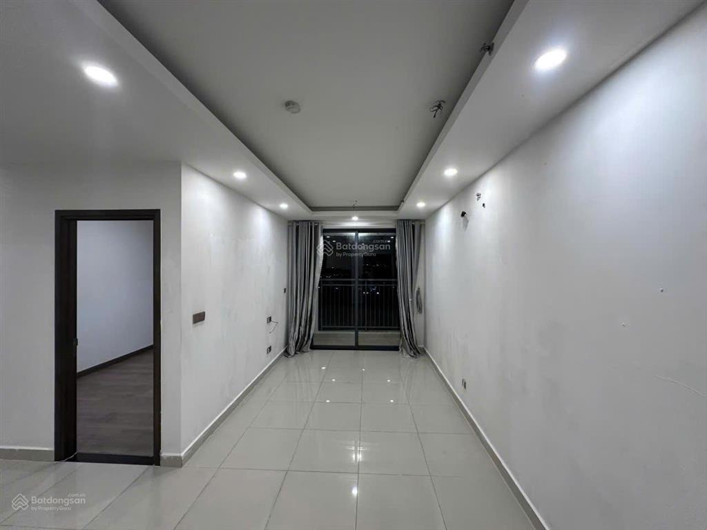 Siêu rẻ 102 3pn2wc, nội thất cơ bản, trống sẵn, giá chỉ 11 triệu/tháng.  xem nhà 24/7