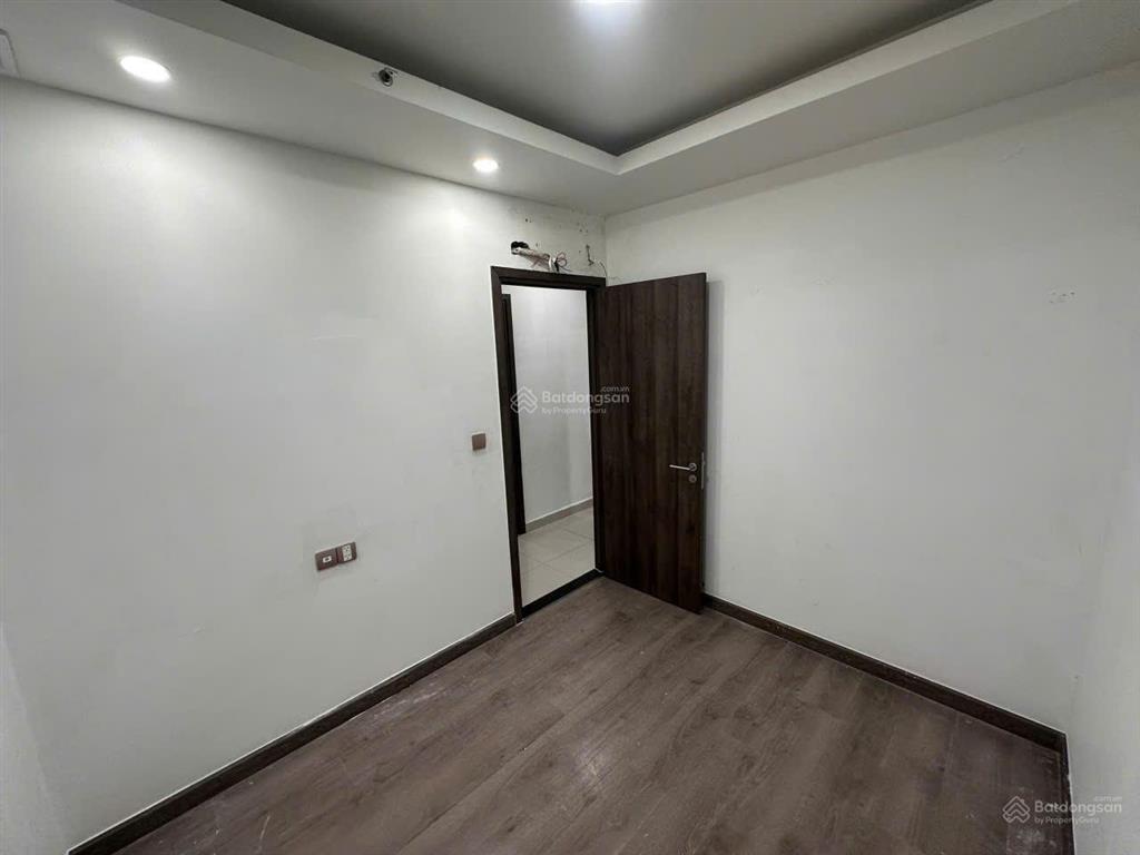 Siêu rẻ 102 3pn2wc, nội thất cơ bản, trống sẵn, giá chỉ 11 triệu/tháng.  xem nhà 24/7