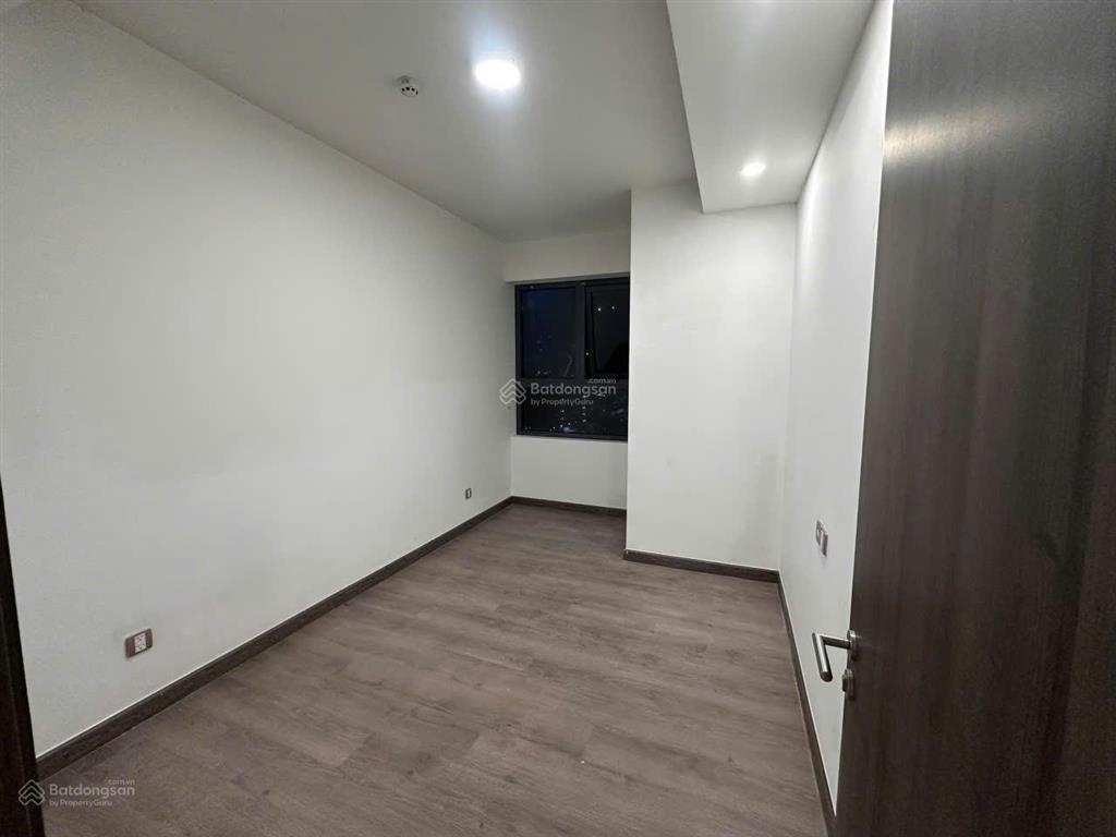 Siêu rẻ 102 3pn2wc, nội thất cơ bản, trống sẵn, giá chỉ 11 triệu/tháng.  xem nhà 24/7