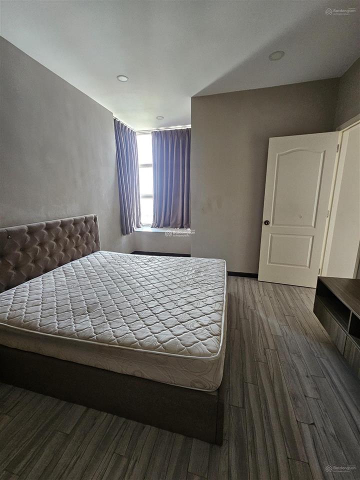 Nhà trống sẵn, view hồ bơi, căn 105 m2, giá thuê chỉ 12.5 triệu, căn hiếm view quận 1 cho thuê