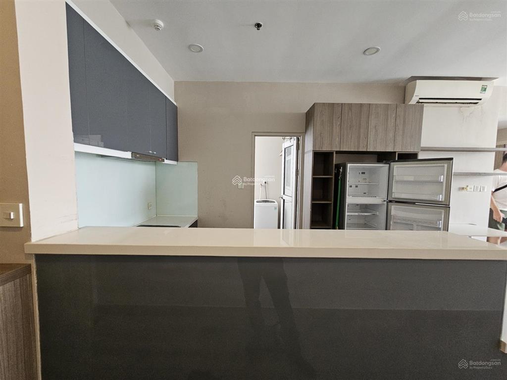 Nhà trống sẵn, view hồ bơi, căn 105 m2, giá thuê chỉ 12.5 triệu, căn hiếm view quận 1 cho thuê