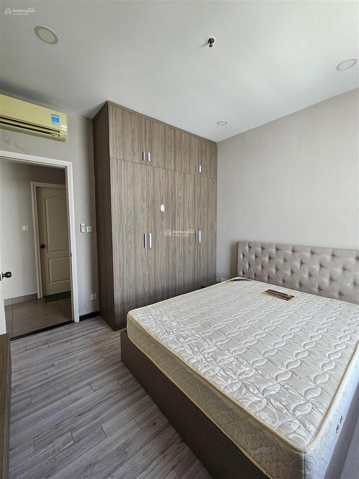 Nhà trống sẵn, view hồ bơi, căn 105 m2, giá thuê chỉ 12.5 triệu, căn hiếm view quận 1 cho thuê