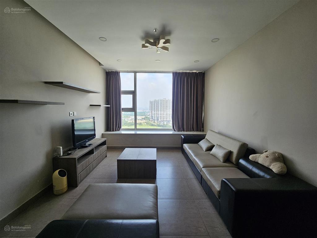 Nhà trống sẵn, view hồ bơi, căn 105 m2, giá thuê chỉ 12.5 triệu, căn hiếm view quận 1 cho thuê