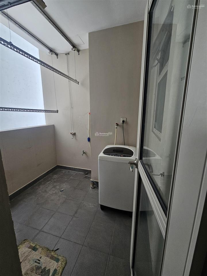 Nhà trống sẵn, view hồ bơi, căn 105 m2, giá thuê chỉ 12.5 triệu, căn hiếm view quận 1 cho thuê