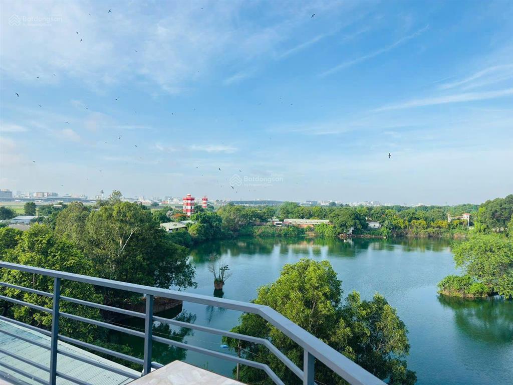 Căn hộ ban công view hồ thoáng mát cạnh công viên