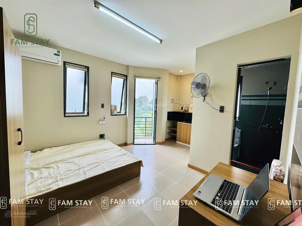 Căn hộ ban công view hồ thoáng mát cạnh công viên