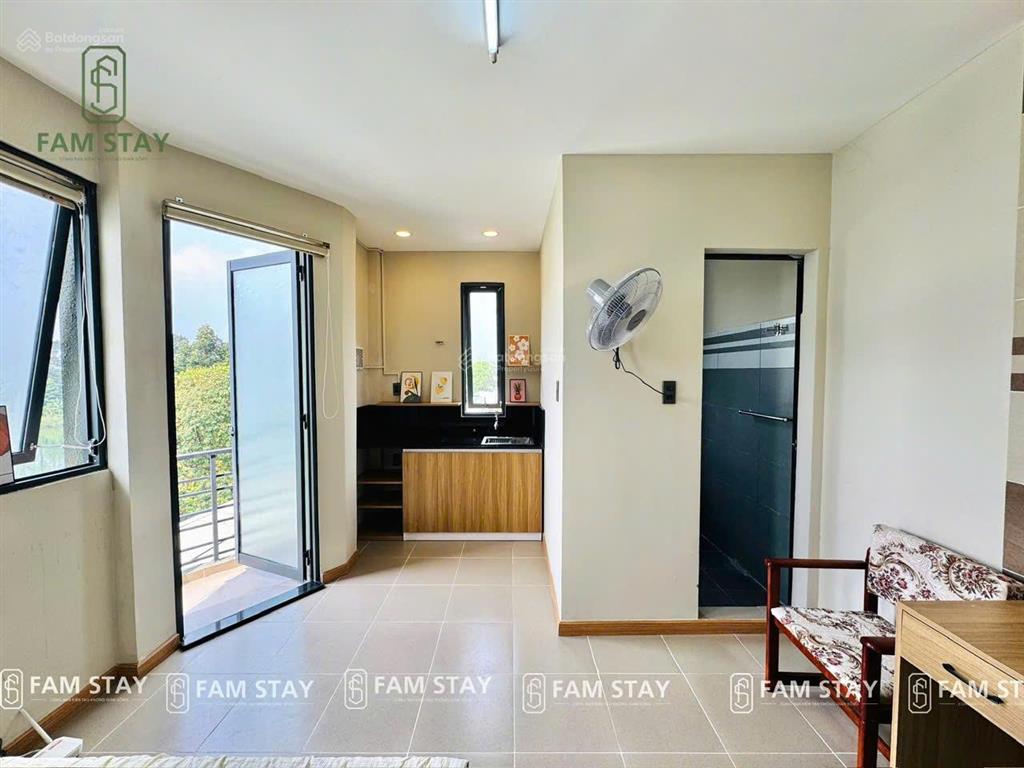 Căn hộ ban công view hồ thoáng mát cạnh công viên