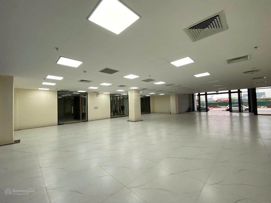 Toà nhà văn phòng 28 tầng nổi  4 tầng hầm hiếm có khó tìm