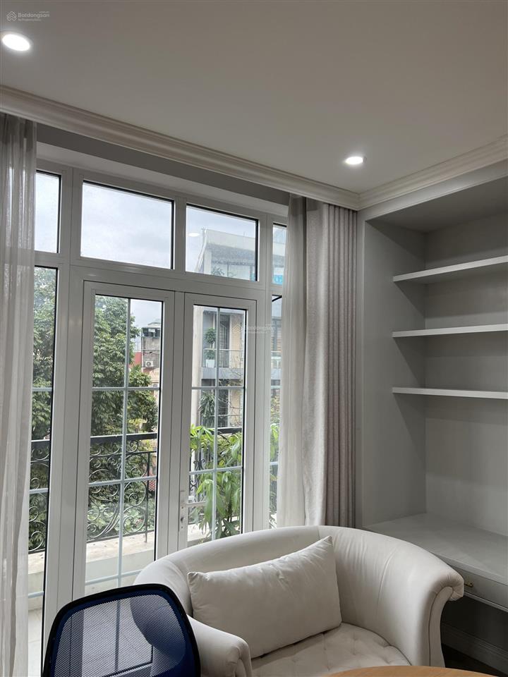 Biệt thự mini phố nguyễn đình thi  cách mặt hồ tây chỉ 10m  vị trí đắc địa  ở sướng