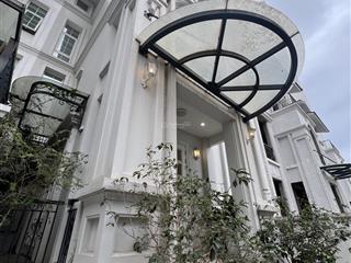 Biệt thự mặt hồ thành phố giao lưu