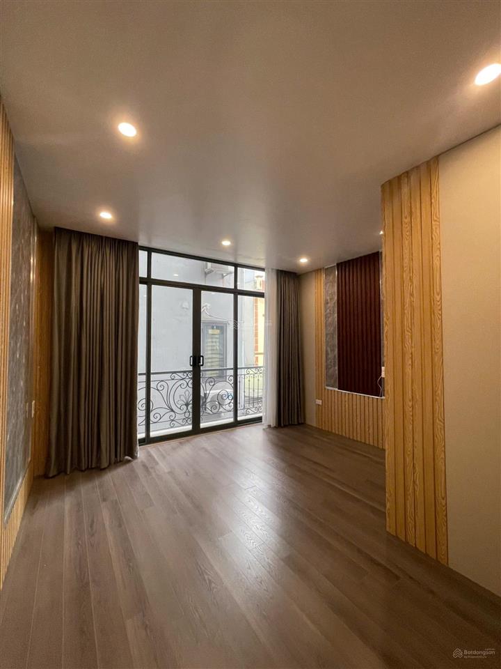 Bán nhà đẹp long biên  5 tầng xây mới  lô góc  thang máy  full nội thất  hàng xóm vinhomes