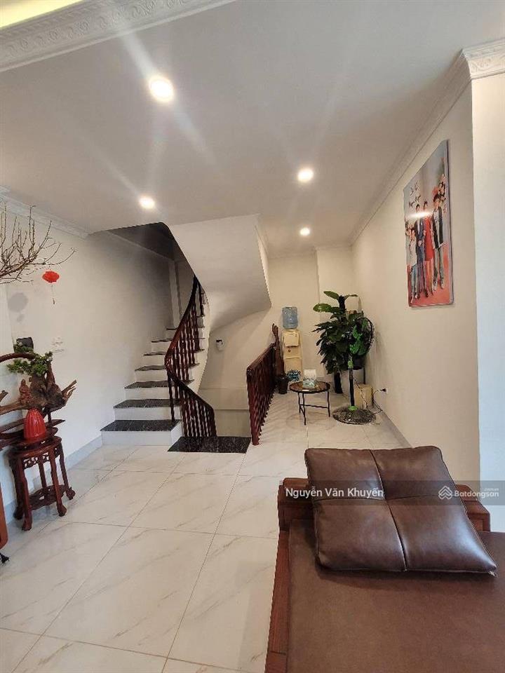Bán nhà hoa lâm, long biên  42 x 5 tầng  ngõ thông 3,5m  full nội thất  giá 8,6 tỷ