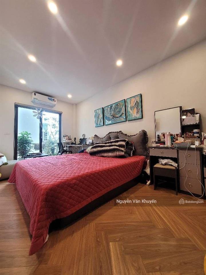 Bán nhà hoa lâm, long biên  42 x 5 tầng  ngõ thông 3,5m  full nội thất  giá 8,6 tỷ
