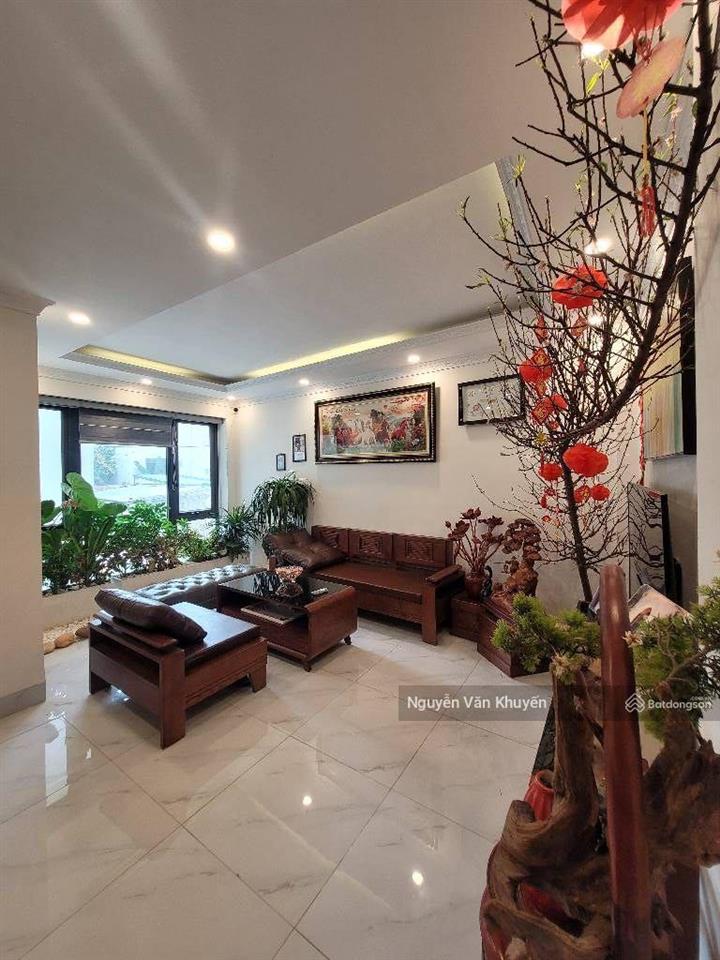 Bán nhà hoa lâm, long biên  42 x 5 tầng  ngõ thông 3,5m  full nội thất  giá 8,6 tỷ