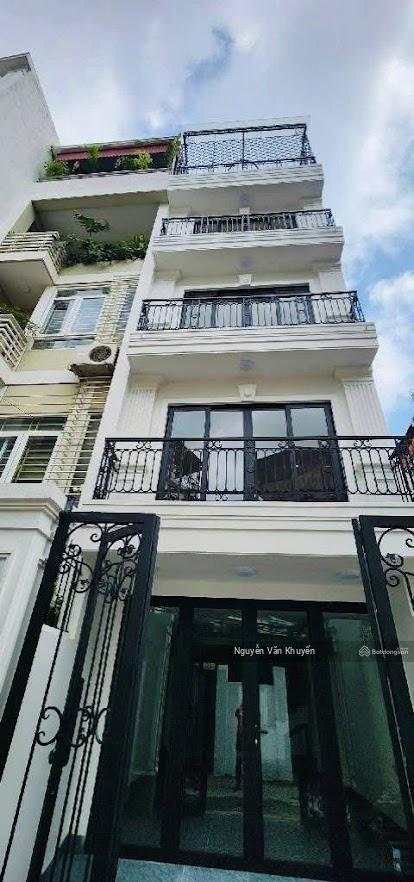 Bán nhà hoa lâm, long biên  42 x 5 tầng  ngõ thông 3,5m  full nội thất  giá 8,6 tỷ