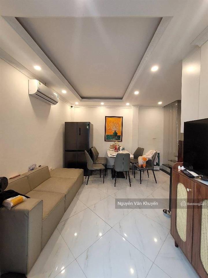Bán nhà hoa lâm, long biên  42 x 5 tầng  ngõ thông 3,5m  full nội thất  giá 8,6 tỷ