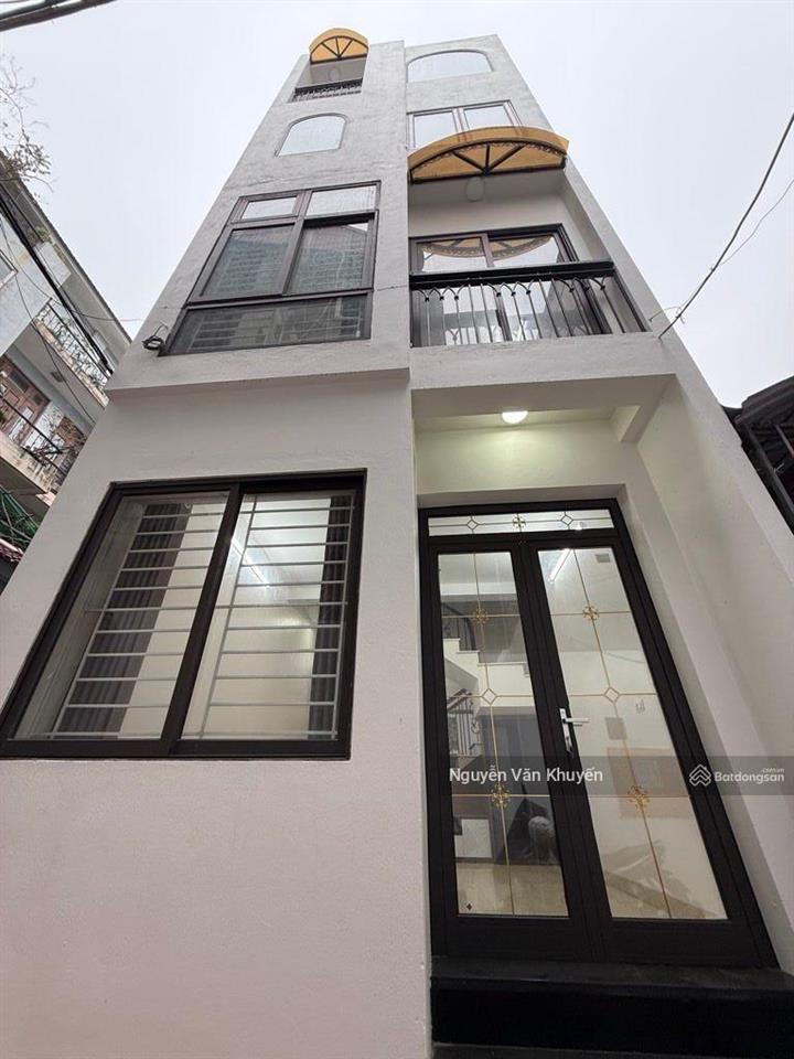 Bán nhà đức giang dân xây mới  diện tích 56m2, mt 4m, 5tầng (4 ngủ)  cách ô tô tránh 10m  9,2 tỷ