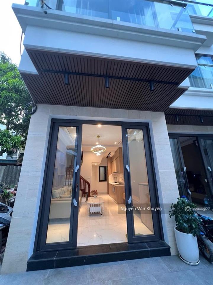 Chỉ nhỉnh 6 tỷ  nhà mới việt hưng dọn ở ngay 33m2  mt 4m  5 tầng hiện đại  ngõ rộng thông