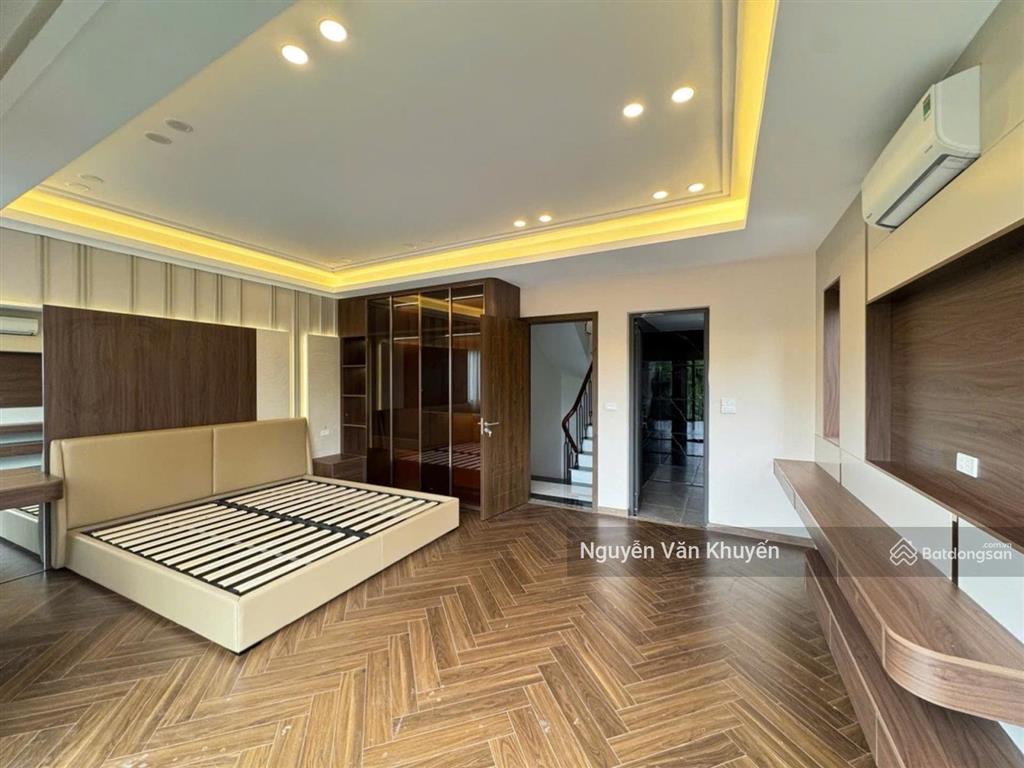 Hạ chào! bán gấp nhà nguyễn văn cừ 65m2, 8 tầng thang máy, gara 2 xe 7 chỗ, full đồ rất đẹp