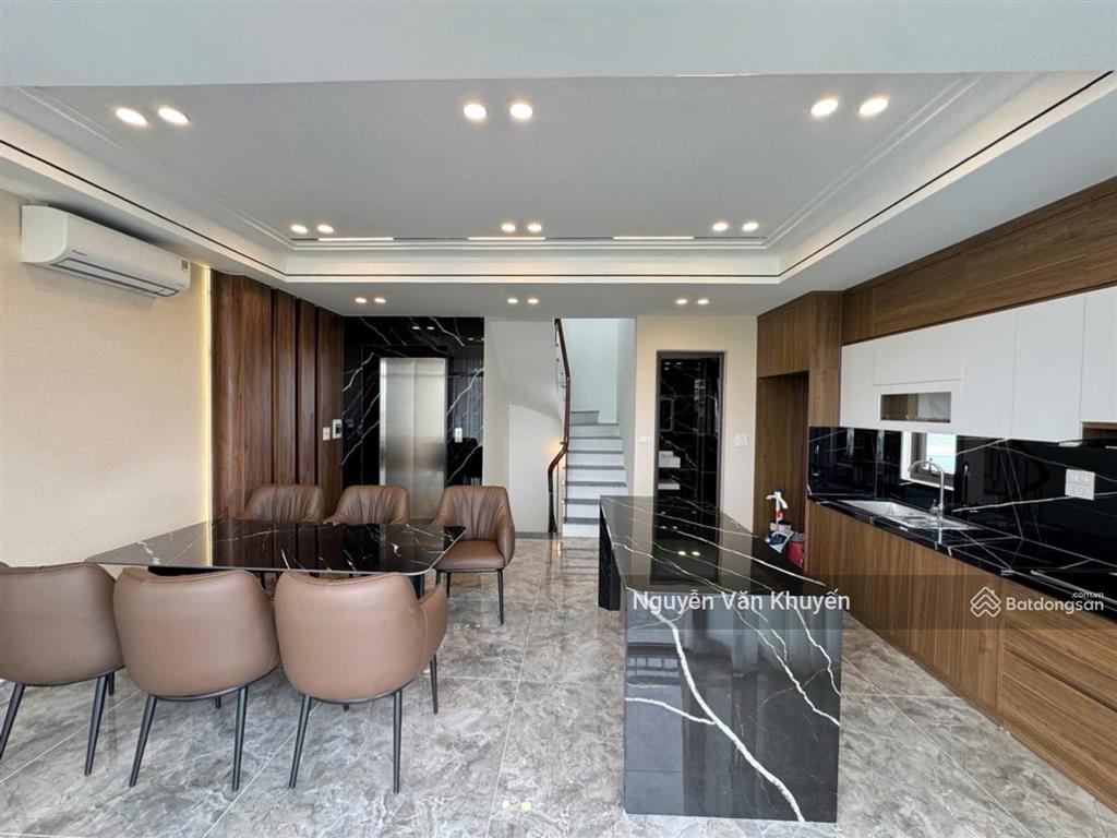 Hạ chào! bán gấp nhà nguyễn văn cừ 65m2, 8 tầng thang máy, gara 2 xe 7 chỗ, full đồ rất đẹp