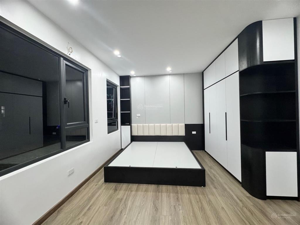 Bán gấp nhà đẹp gia quất, bồ đề  6 tầng thang máy  37m2, mt 5m  chỉ 7.6 tỷ