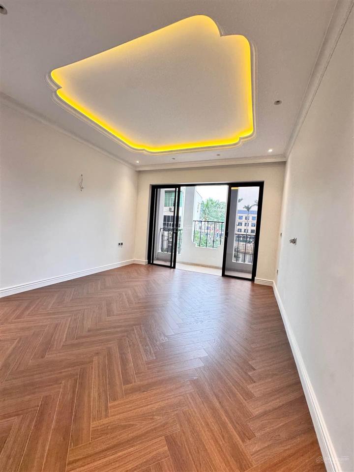 Giảm 500tr! nhà 3 tầng view hồ đức giang, ô tô vào, chờ thang máy  14.2 tỷ