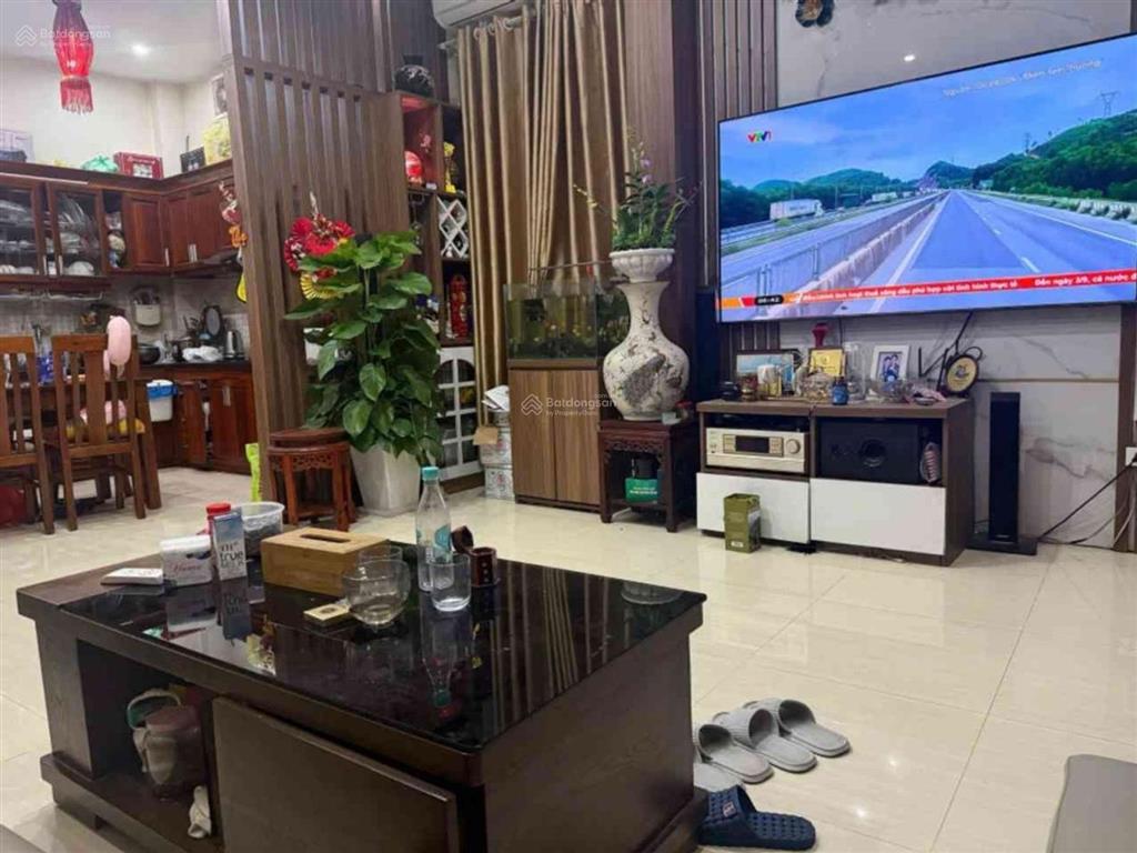 Bán nhà lô góc nguyễn lam, long biên  4 tầng, ô tô vào nhà, kề sát vinhomes  nhỉnh 12 tỷ