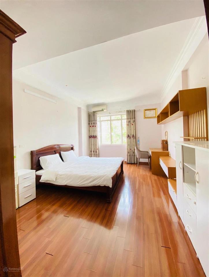 Bán nhà mặt ngõ việt hưng 5 tầng, 41m2, ô tô 7 chỗ đỗ cửa, nội thất gỗ lim, 8.5 tỷ