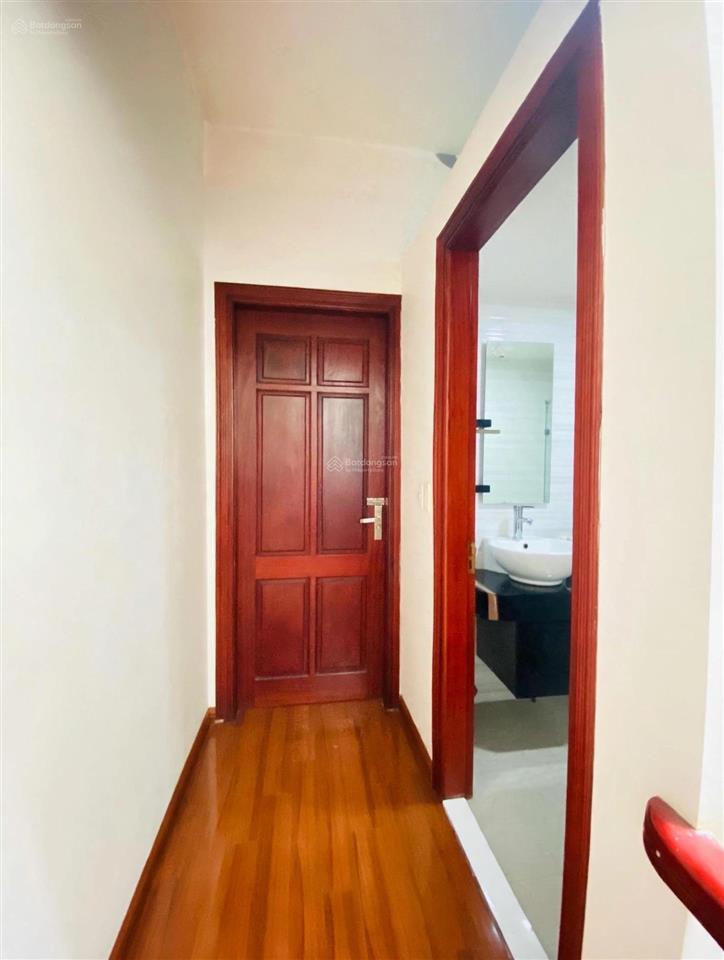 Bán nhà mặt ngõ việt hưng 5 tầng, 41m2, ô tô 7 chỗ đỗ cửa, nội thất gỗ lim, 8.5 tỷ