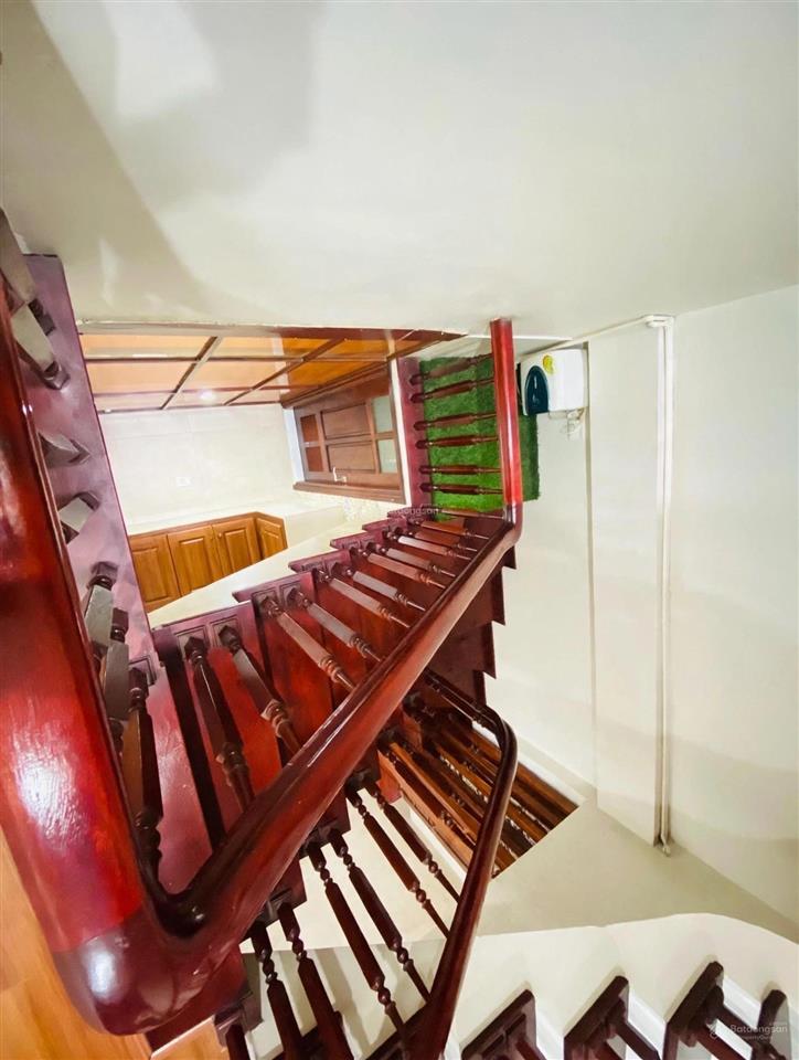 Bán nhà mặt ngõ việt hưng 5 tầng, 41m2, ô tô 7 chỗ đỗ cửa, nội thất gỗ lim, 8.5 tỷ