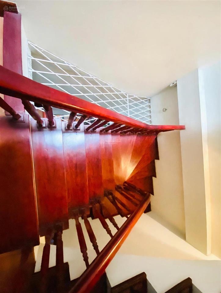 Bán nhà mặt ngõ việt hưng 5 tầng, 41m2, ô tô 7 chỗ đỗ cửa, nội thất gỗ lim, 8.5 tỷ