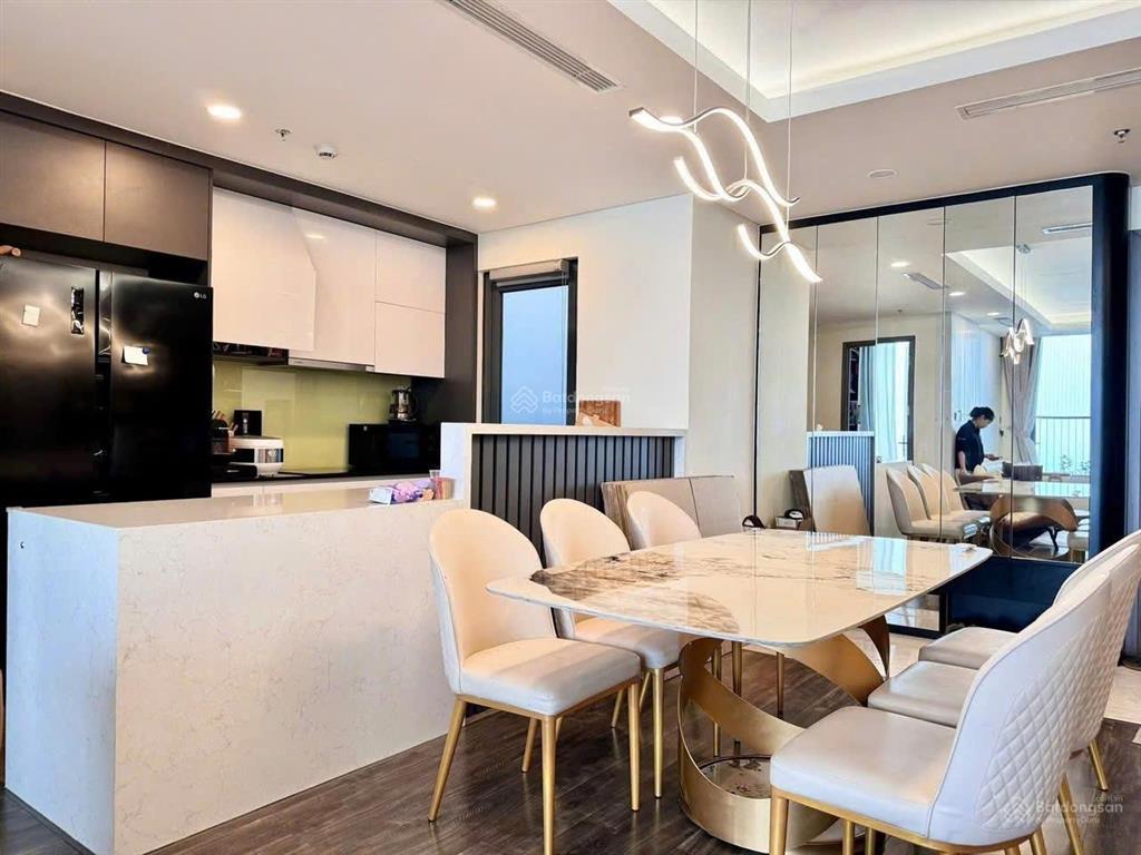 Bán căn 3 ngủ (91m2), full nội thất, sổ đỏ sẵn giao dịch  giá 7,1 tỷ (có giảm).  0976 370 ***