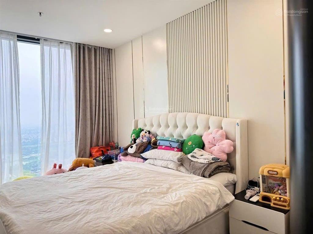 Bán căn 3 ngủ (91m2), full nội thất, sổ đỏ sẵn giao dịch  giá 7,1 tỷ (có giảm).  0976 370 ***