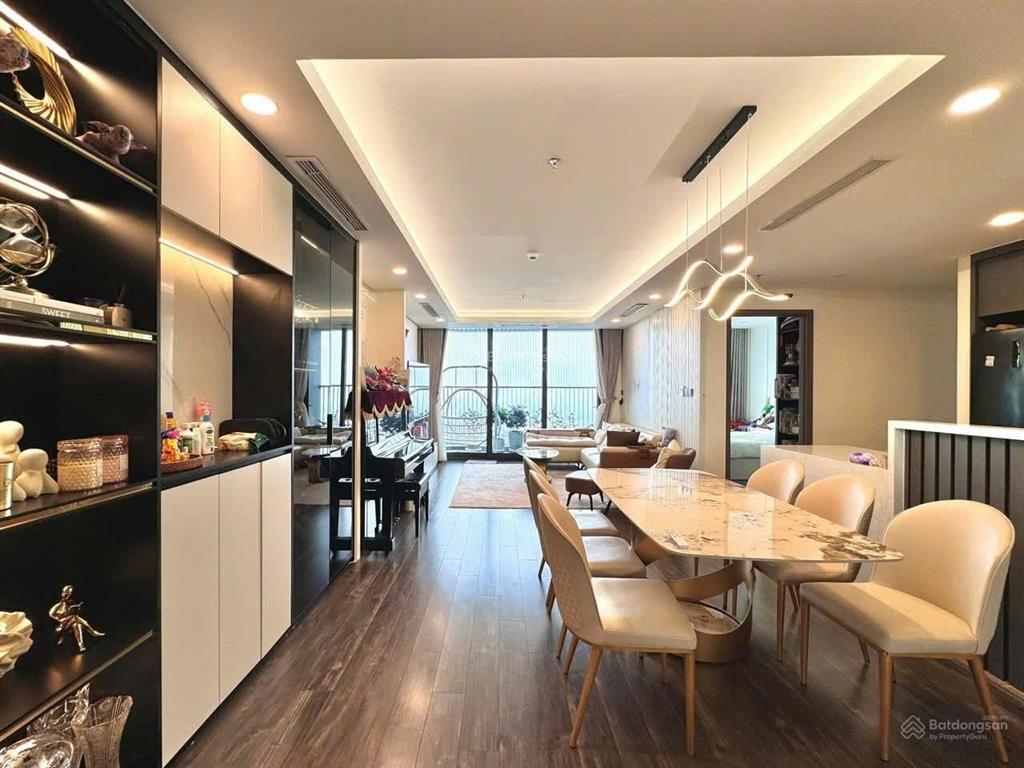 Bán căn 3 ngủ (91m2), full nội thất, sổ đỏ sẵn giao dịch  giá 7,1 tỷ (có giảm).  0976 370 ***