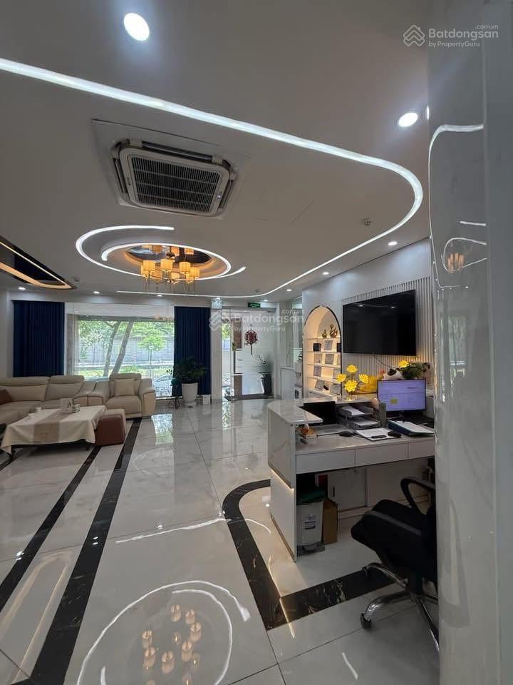 Siêu phẩm toà vp  mặt phố quan hoa  vỉa hè rộng  sổ hoàn công