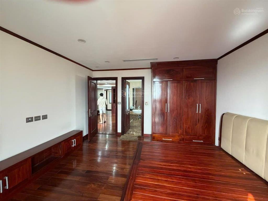 E cần bán căn tầng đẹp toà b toà newskyline, căn góc vieu hồ pháo hoa,98m, 2n2vs+1 kho,