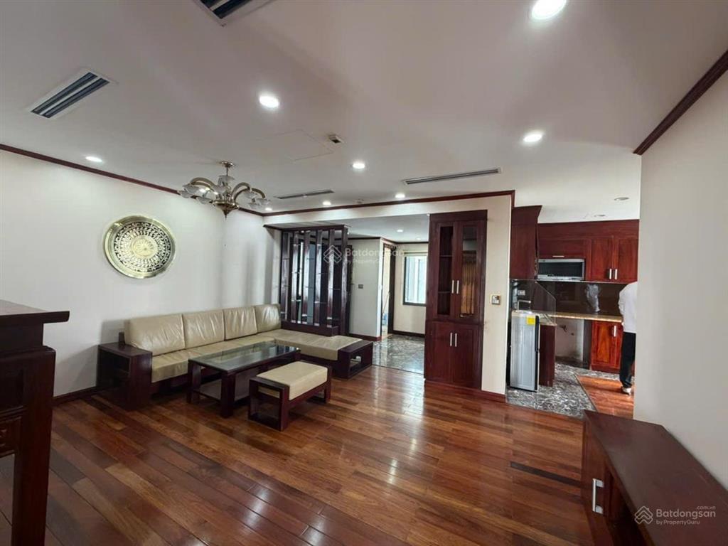 E cần bán căn tầng đẹp toà b toà newskyline, căn góc vieu hồ pháo hoa,98m, 2n2vs+1 kho,