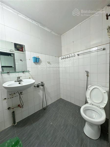 Căn tập thể hồ văn quán 120m², 3pn, tầng 1 đã sửa đẹp, 2 thoáng, sân riêng, gần hồ văn quán
