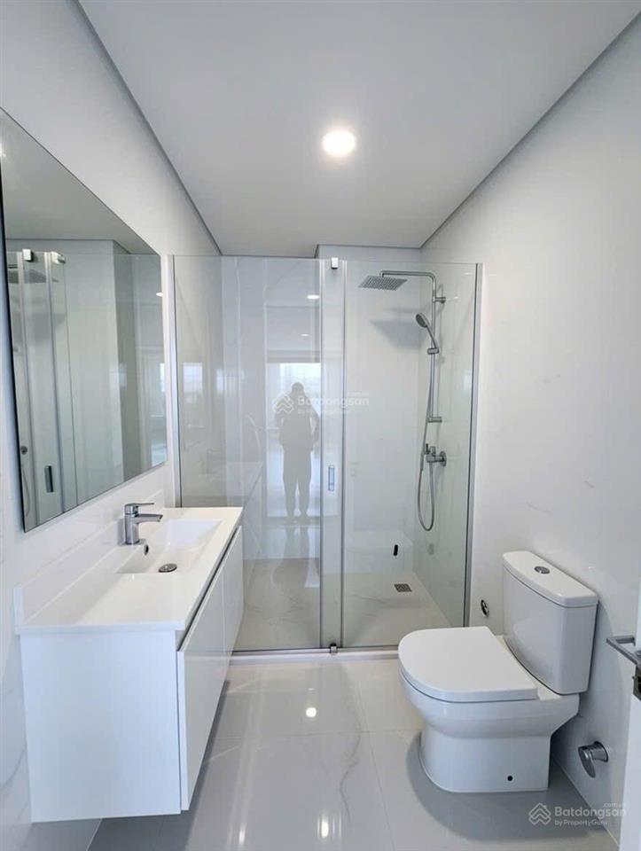 Hiếm có khó tìm  nhà mới tinh, thang máy nhập khẩu trung tâm ba đình  giáp phố.