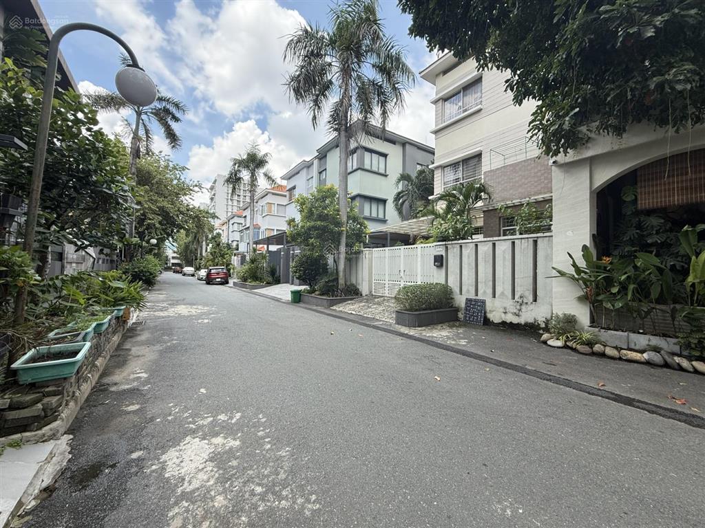 Bán nhà biệt thự song lập, phú mỹ hưng quận 7 diện tích đất 200m2 giá 50 tỷ. sổ hồng. 0902 949 ***