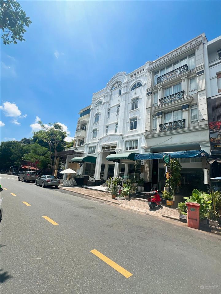 Bán nhà phố kinh doanh khu hưng gia, hưng phước phú mỹ hưng có 11p chdv có thang máy, giá 28,5 tỷ