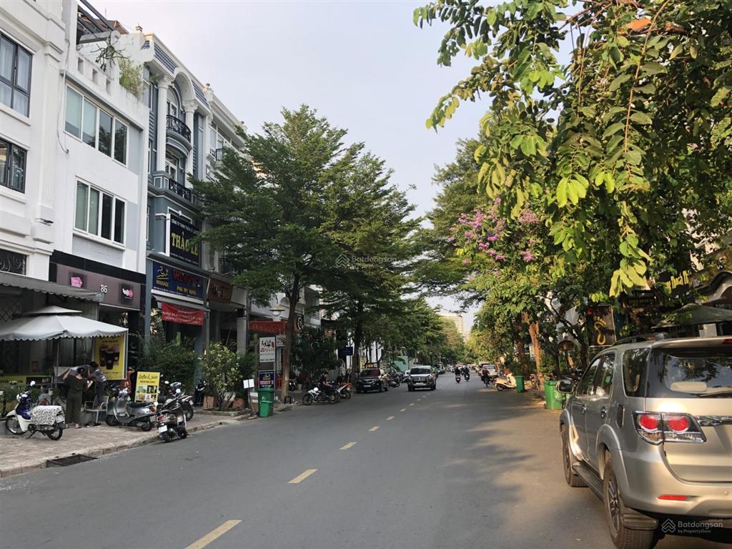 Bán nhà phố khu hưng phước, phú mỹ hưng, có 11 phòng chdv, thang máy, giá 31 tỷ,sổ hồng